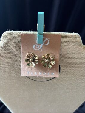 Plunder Gold Petal Cluster Stud Earrings